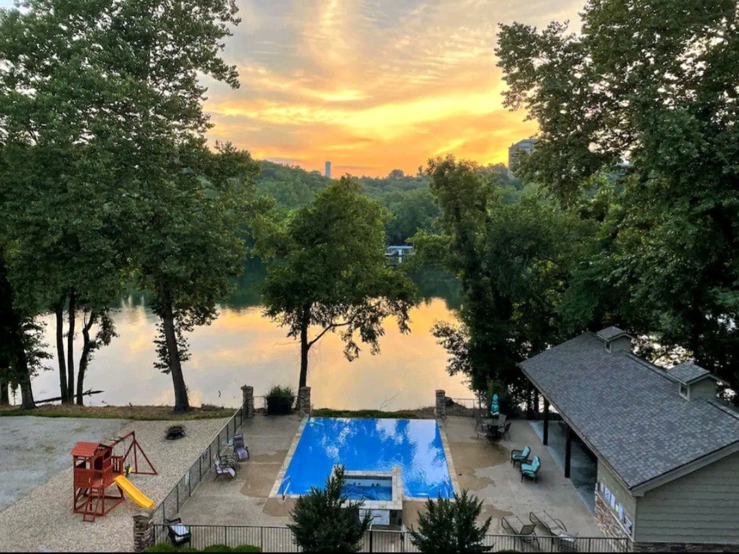 Lakefront Luxury No Stairs/3 Kings Min to Downtown