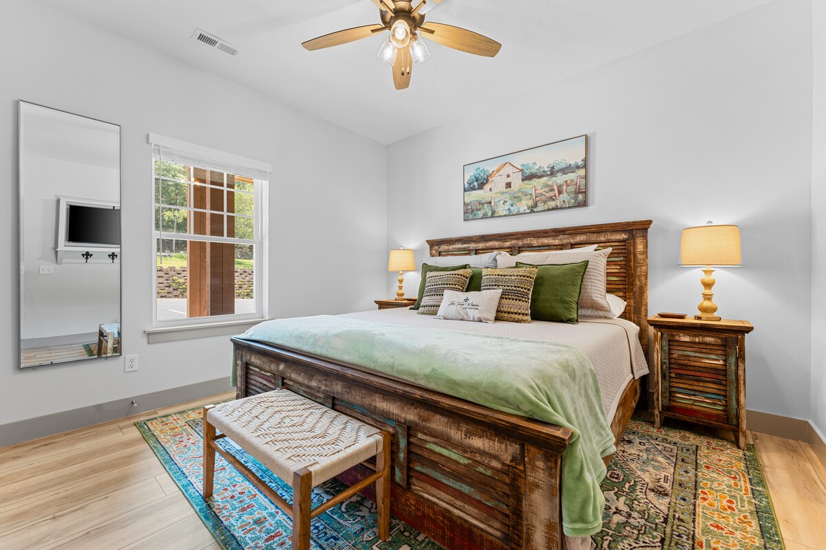 Lakefront Luxury No Stairs/3 Kings Min to Downtown