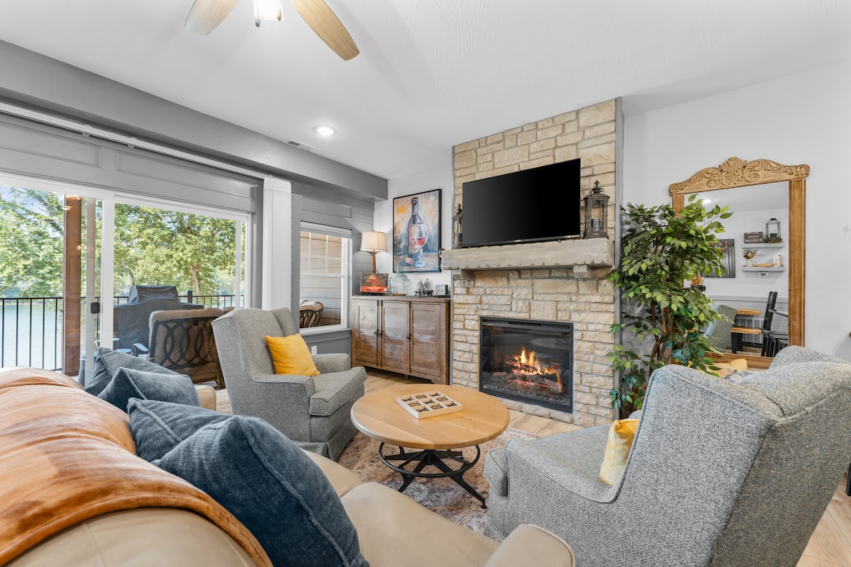 Lakefront Luxury No Stairs/3 Kings Min to Downtown